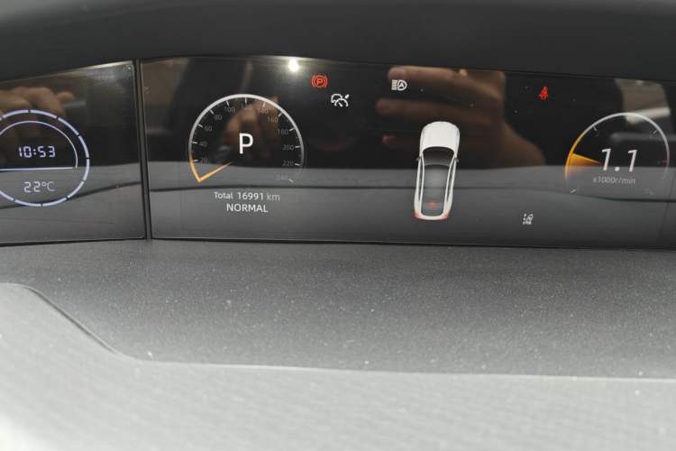 Used CHANGAN UNI-V 2023 1.5T Prestige Model Odometer Close Up