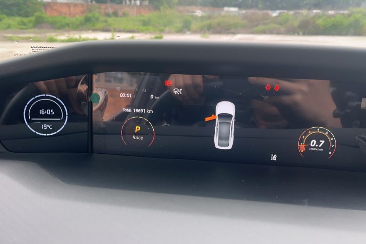 Used CHANGAN UNI-V 2023 1.5T Prestige Model Odometer Close Up