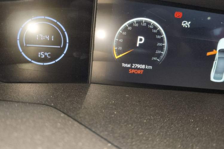 Used CHANGAN UNI-V 2023 1.5T Sport Edition Odometer Close Up