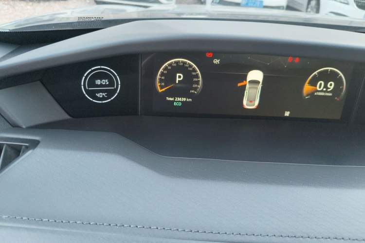 Used CHANGAN UNI-V 2023 1.5T Premium Model Odometer Close Up