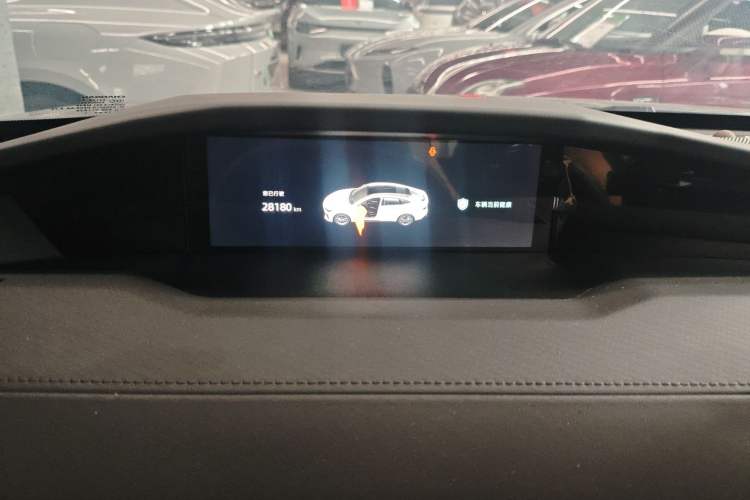 Used CHANGAN UNI-V 2023 1.5T Prestige Model Odometer Close Up