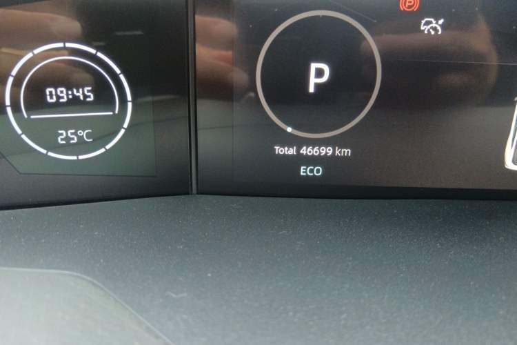 Used CHANGAN UNI-V 2023 1.5T Sport Edition Odometer Close Up