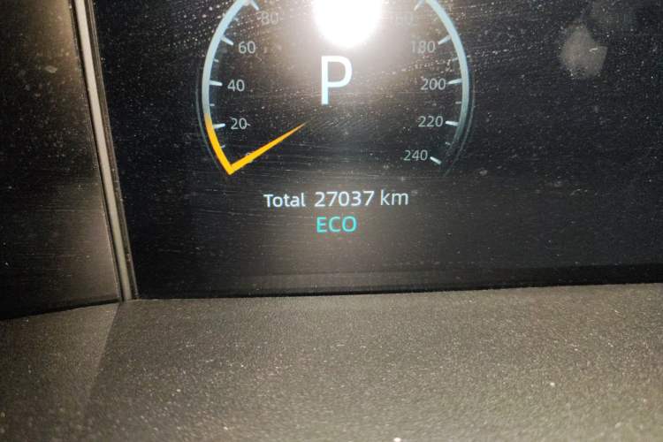 Used CHANGAN UNI-V 2023 1.5T Prestige Model Odometer Close Up