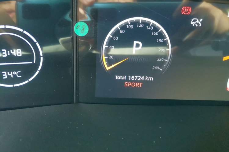 Used CHANGAN UNI-V 2023 1.5T Prestige Model Odometer Close Up