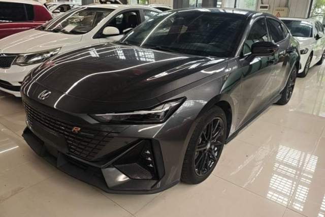 Ojetý CHANGAN UNI-V 2023 1.5T Prestige Model