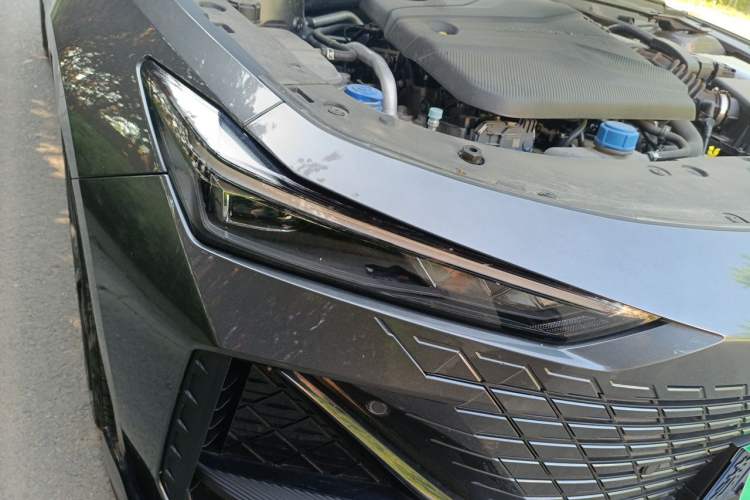 Used CHANGAN UNI-V 2023 1.5T Sport Edition Right Front Headlight