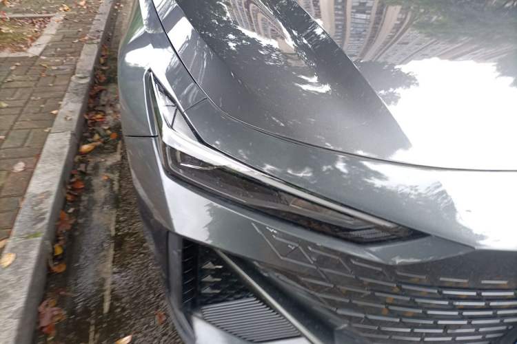 Used CHANGAN UNI-V 2023 1.5T Prestige Model Right Front Headlight