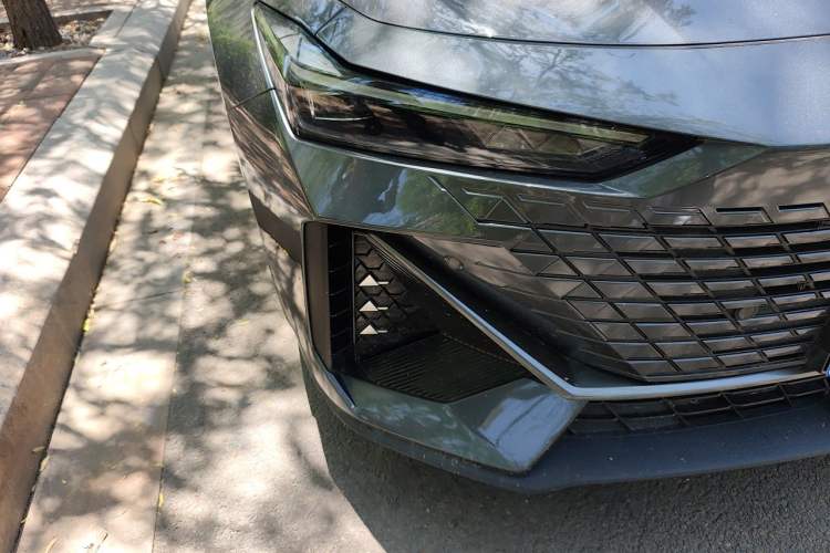 Used CHANGAN UNI-V 2023 1.5T Prestige Model Right Front Headlight