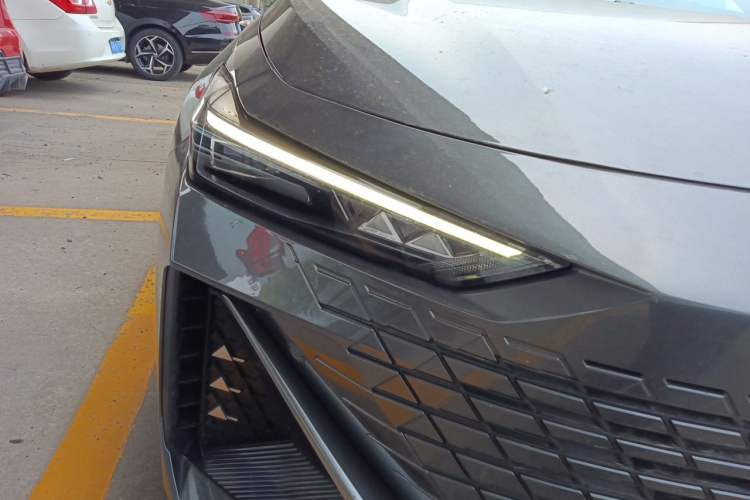 Used CHANGAN UNI-V 2023 1.5T Prestige Model Right Front Headlight