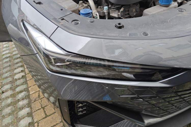 Used CHANGAN UNI-V 2023 1.5T Prestige Model Right Front Headlight