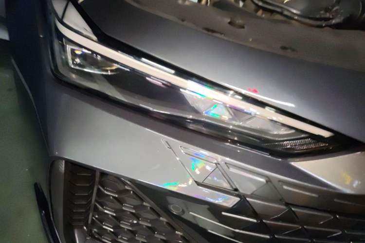 Used CHANGAN UNI-V 2023 2.0T Leading-Speed Edition Right Front Headlight