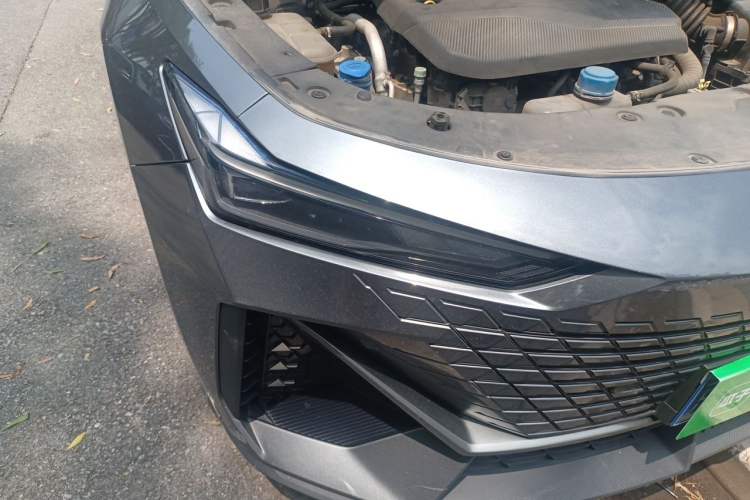 Used CHANGAN UNI-V 2023 1.5T Premium Model Right Front Headlight