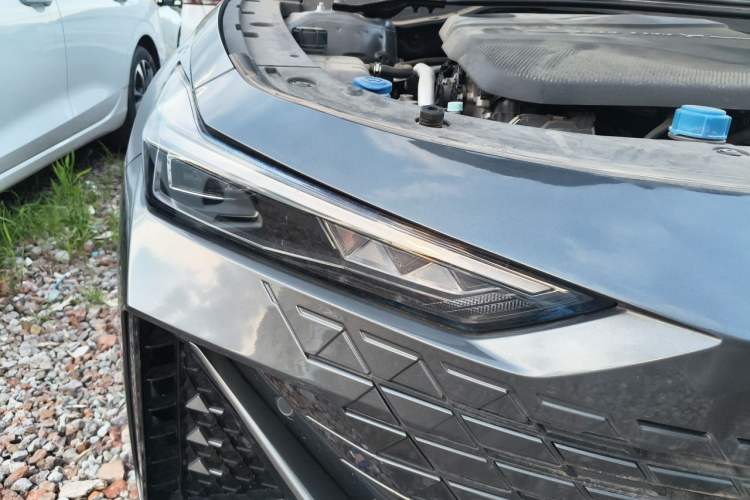 Used CHANGAN UNI-V 2023 1.5T Premium Model Right Front Headlight