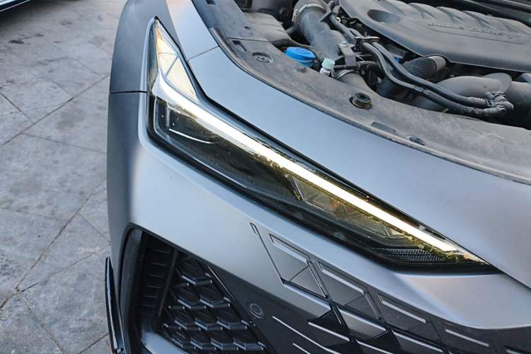 Used CHANGAN UNI-V 2023 2.0T Sport Edition Right Front Headlight
