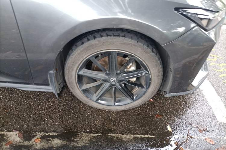 Used CHANGAN UNI-V 2023 1.5T Prestige Model Right Front Wheel Hub