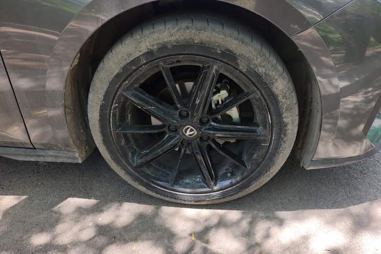 Used CHANGAN UNI-V 2023 1.5T Prestige Model Right Front Wheel Hub