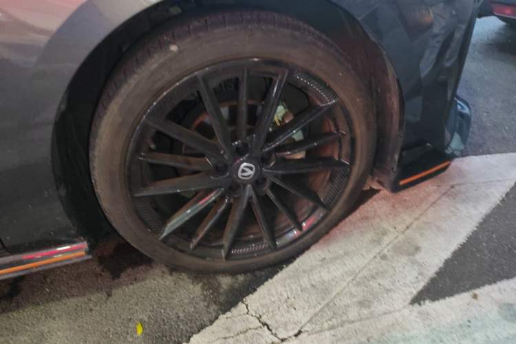 Used CHANGAN UNI-V 2023 1.5T Sport Edition Right Front Wheel Hub