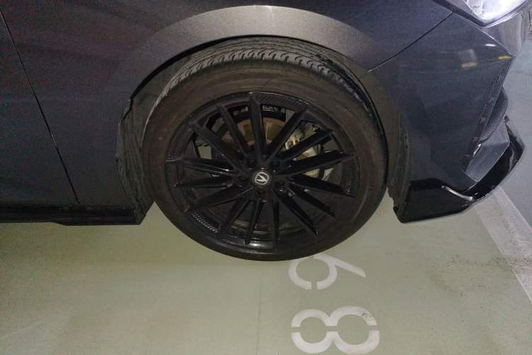 Used CHANGAN UNI-V 2023 1.5T Sport Edition Right Front Wheel Hub
