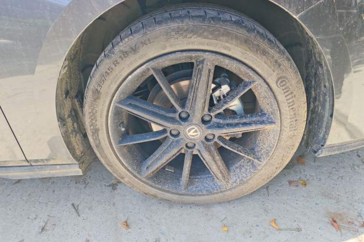 Used CHANGAN UNI-V 2023 1.5T Prestige Model Right Front Wheel Hub