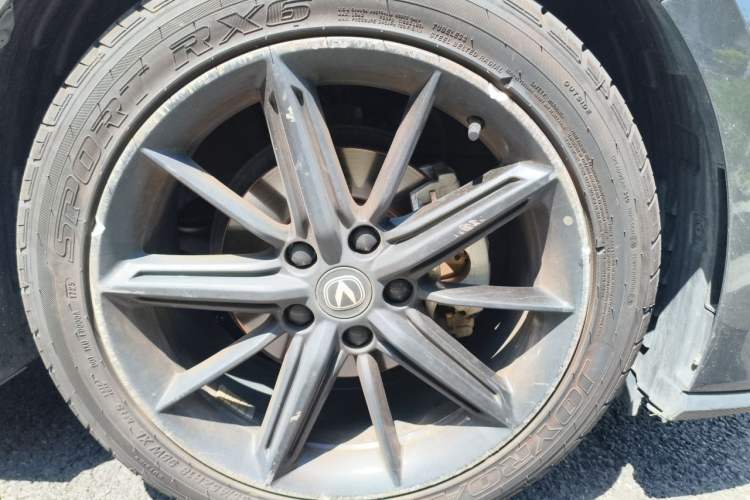 Used CHANGAN UNI-V 2023 1.5T Premium Model Right Front Wheel Hub