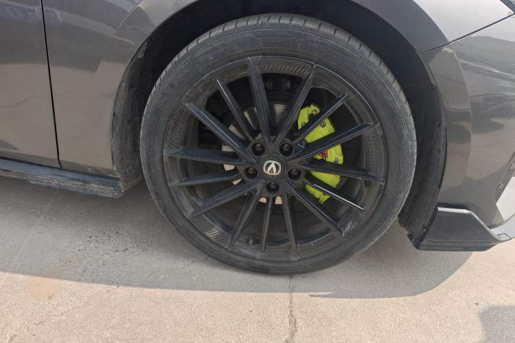 Used CHANGAN UNI-V 2023 1.5T Sport Edition Right Front Wheel Hub