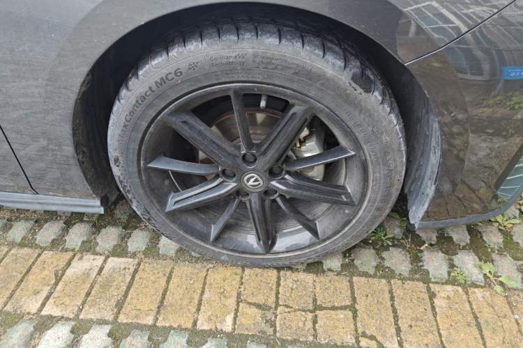 Used CHANGAN UNI-V 2023 1.5T Prestige Model Right Front Wheel Hub