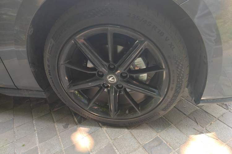Used CHANGAN UNI-V 2023 1.5T Prestige Model Right Front Wheel Hub