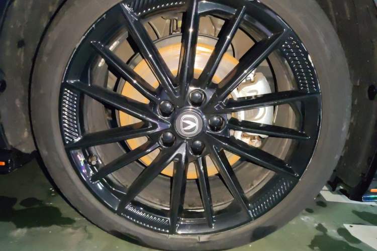 Used CHANGAN UNI-V 2023 2.0T Leading-Speed Edition Right Front Wheel Hub
