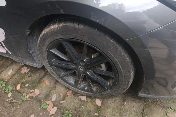Used CHANGAN UNI-V 2023 1.5T Prestige Model Right Front Wheel Hub