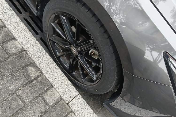 Used CHANGAN UNI-V 2023 1.5T Prestige Model Right Front Wheel Hub