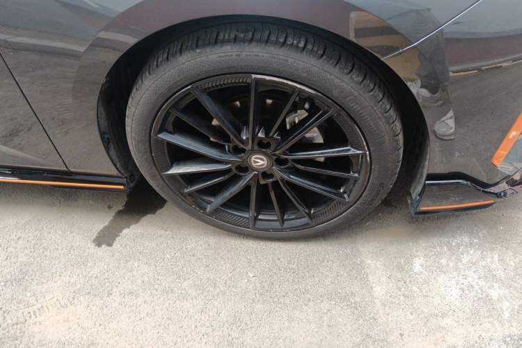 Used CHANGAN UNI-V 2023 1.5T Sport Edition Right Front Wheel Hub