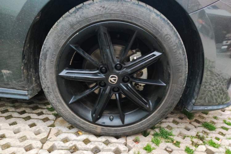 Used CHANGAN UNI-V 2023 1.5T Prestige Model Right Front Wheel Hub