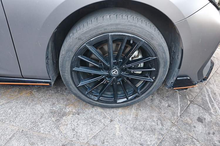 Used CHANGAN UNI-V 2023 2.0T Sport Edition Right Front Wheel Hub