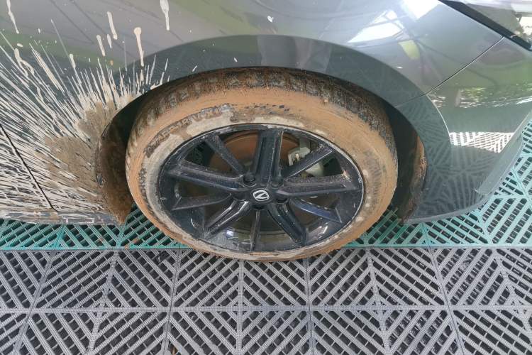 Used CHANGAN UNI-V 2023 1.5T Prestige Model Right Front Wheel Hub