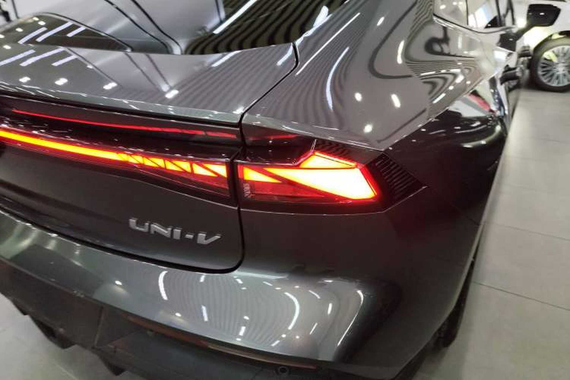 Used CHANGAN UNI-V 2023 1.5T Prestige Model Right Rear Taillight