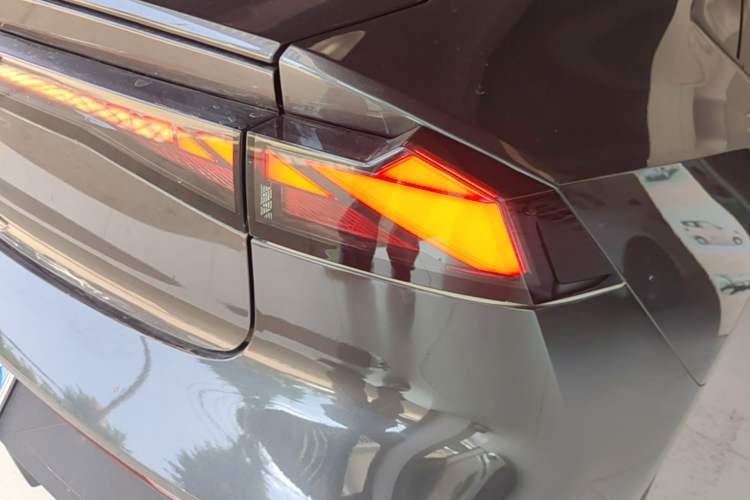 Used CHANGAN UNI-V 2023 1.5T Prestige Model Right Rear Taillight