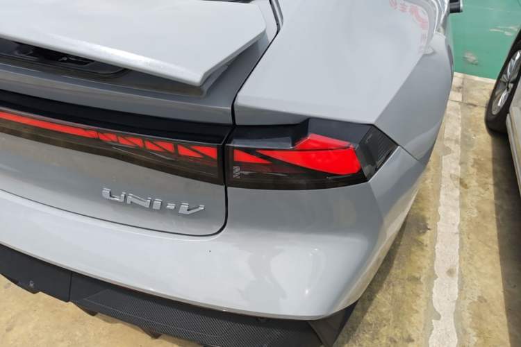 Used CHANGAN UNI-V 2023 1.5T Prestige Model Right Rear Taillight