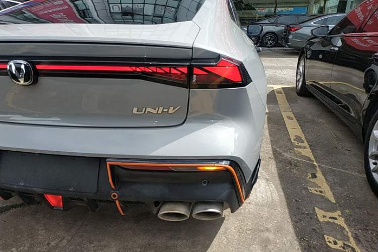 Used CHANGAN UNI-V 2023 1.5T Sport Edition Right Rear Taillight