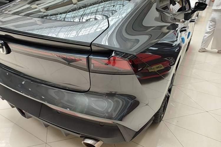 Used CHANGAN UNI-V 2023 1.5T Prestige Model Right Rear Taillight