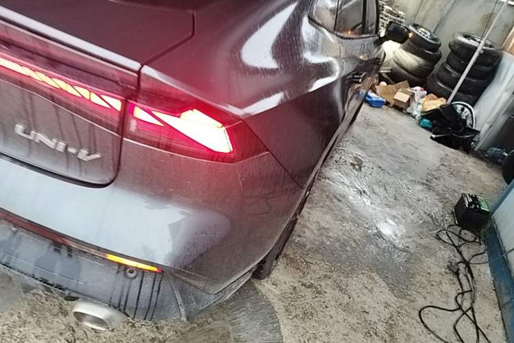 Used CHANGAN UNI-V 2023 1.5T Prestige Model Right Rear Taillight