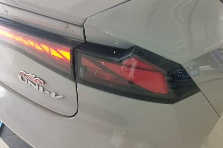 Used CHANGAN UNI-V 2023 1.5T Prestige Model Right Rear Taillight