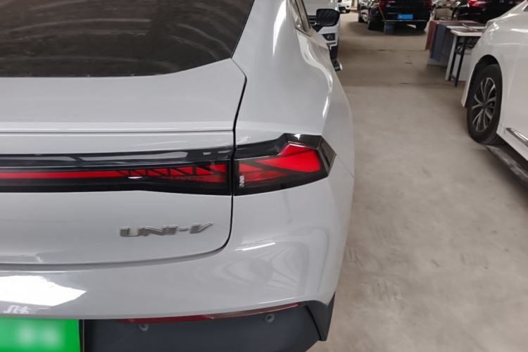 Used CHANGAN UNI-V 2023 1.5T Prestige Model Right Rear Taillight