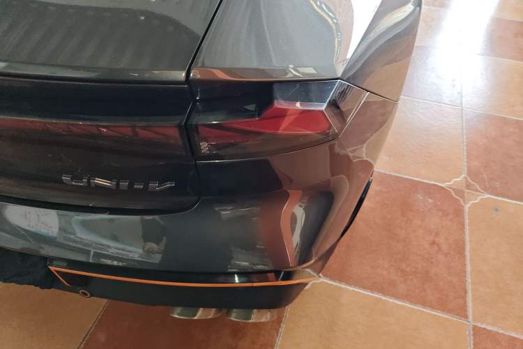 Used CHANGAN UNI-V 2023 1.5T Sport Edition Right Rear Taillight