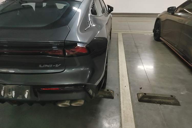 Used CHANGAN UNI-V 2023 1.5T Sport Edition Right Rear Taillight