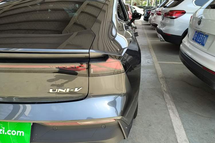 Used CHANGAN UNI-V 2023 1.5T Prestige Model Right Rear Taillight