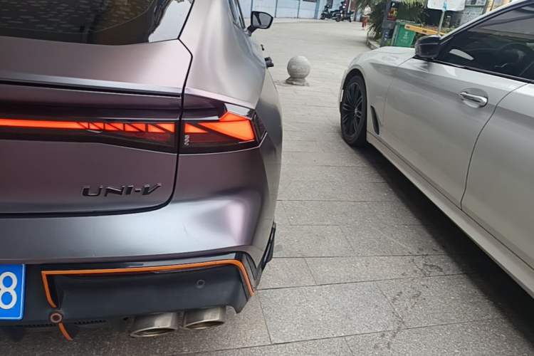 Used CHANGAN UNI-V 2023 1.5T Sport Edition Right Rear Taillight