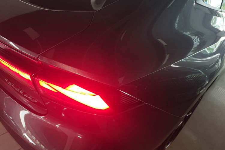 Used CHANGAN UNI-V 2023 1.5T Prestige Model Right Rear Taillight
