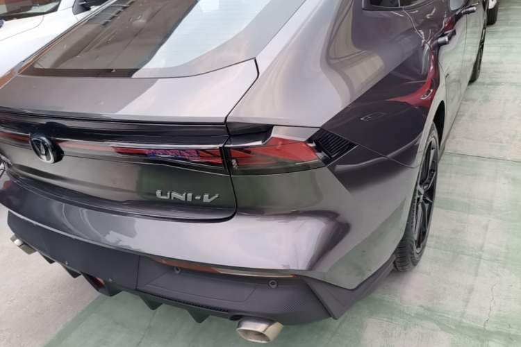 Used CHANGAN UNI-V 2023 1.5T Premium Model Right Rear Taillight
