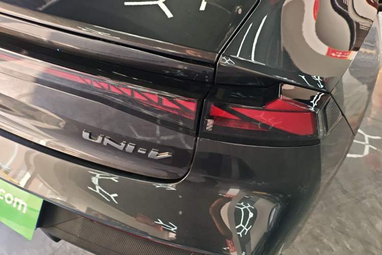 Used CHANGAN UNI-V 2023 1.5T Prestige Model Right Rear Taillight