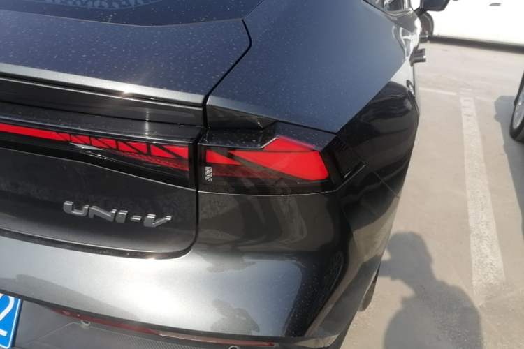 Used CHANGAN UNI-V 2023 1.5T Prestige Model Right Rear Taillight